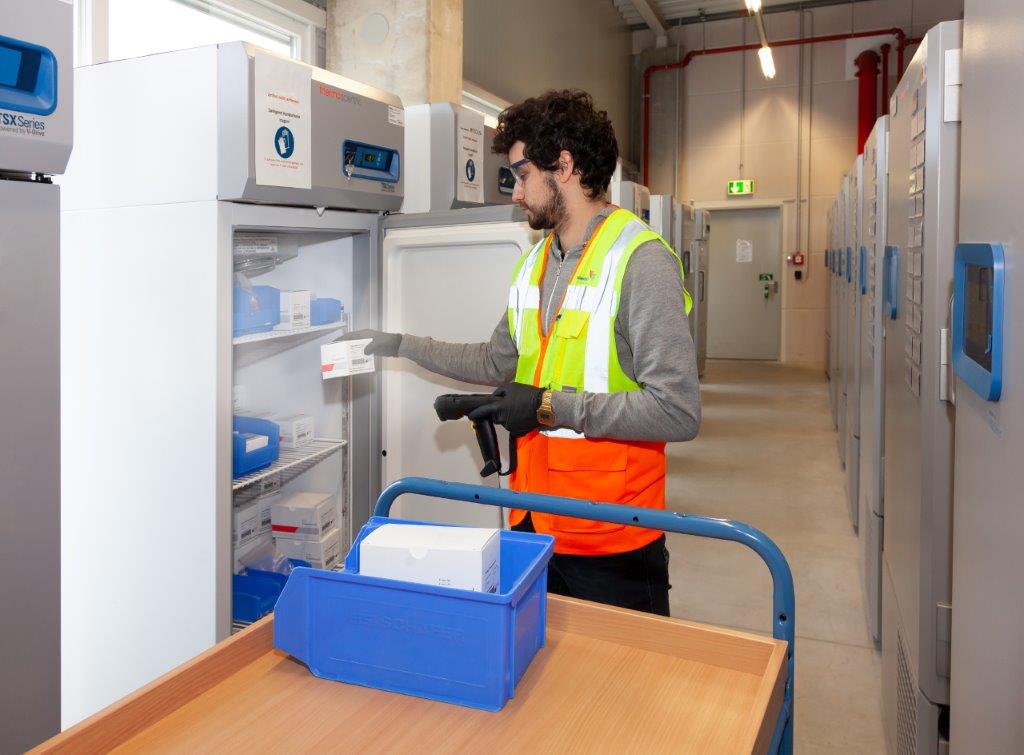 Versandetiketten auf Rolle