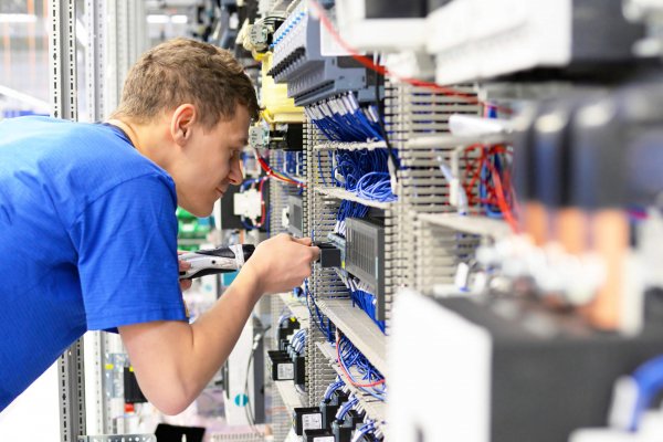 Labels for the electrical industry Labels for the electrical industry